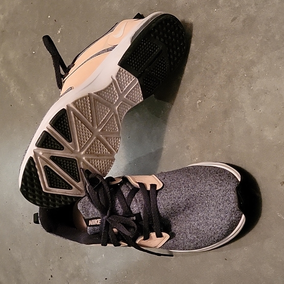 NIKE Trainers Size 8 - Picture 3 of 3